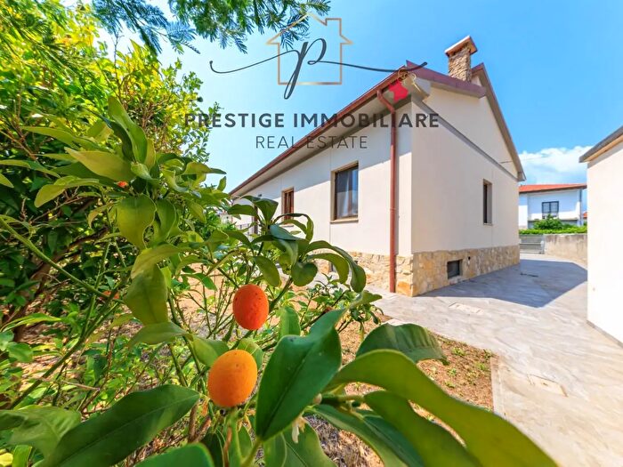 Casa con 7 locali in vendita in Livorno