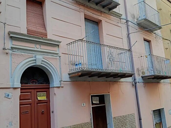Casa con 9 locali in vendita in Via Oliva, Mirabella Imbaccari