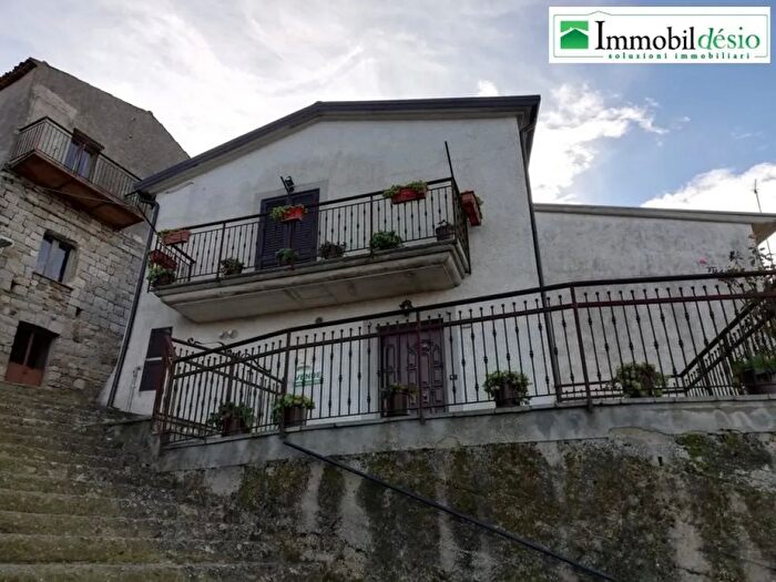 Casa quadrilocale in vendita in Via Giuseppe Gaimari Picerno, Picerno