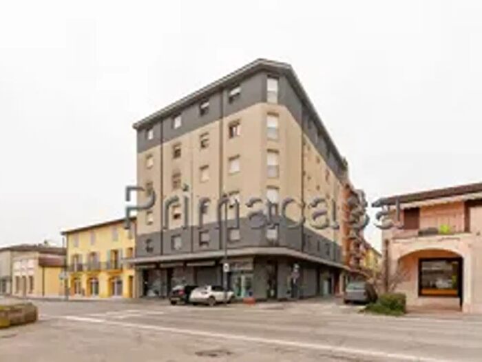 Appartamento trilocale in vendita in Via Novembre, Novi Di Modena