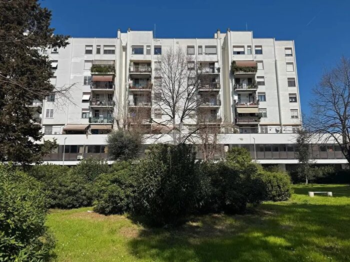 Appartamento trilocale in vendita in Via Vito Giuseppe Galati, Roma