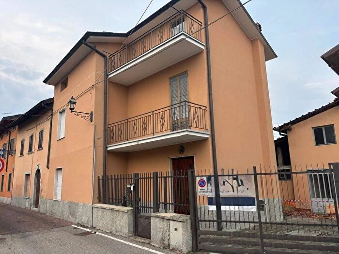 Casa con 10 locali in vendita in Via Carvisi, Terno DIsola