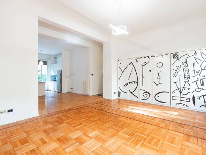 Appartamento trilocale in affitto in Viale Regina Giovanna, Morgagni, Milano