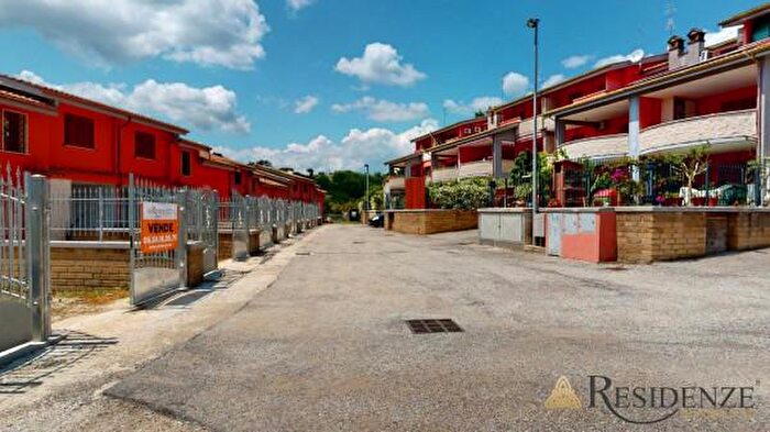 Appartamento trilocale in vendita in Località Guadotufo, Sacrofano