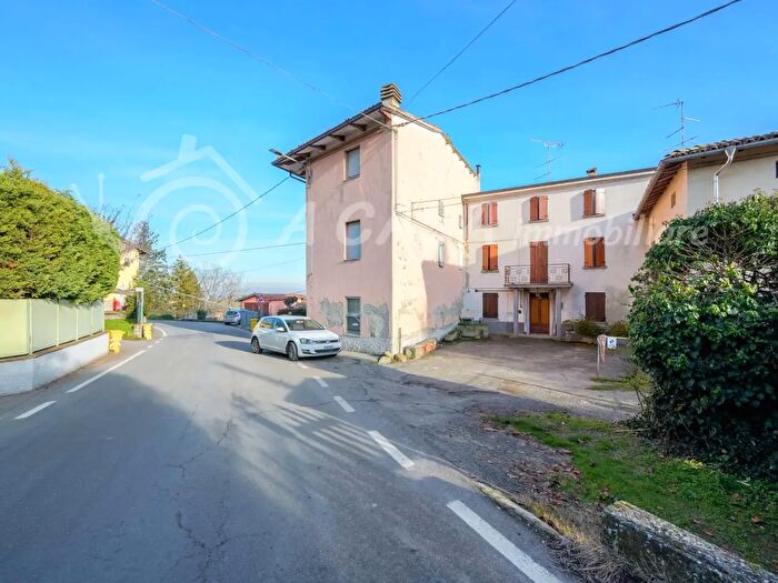 Casa con 5 locali in vendita in Strada di Arola, Langhirano
