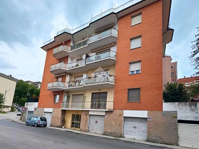Appartamento quadrilocale in vendita in Via Fano, Ancona