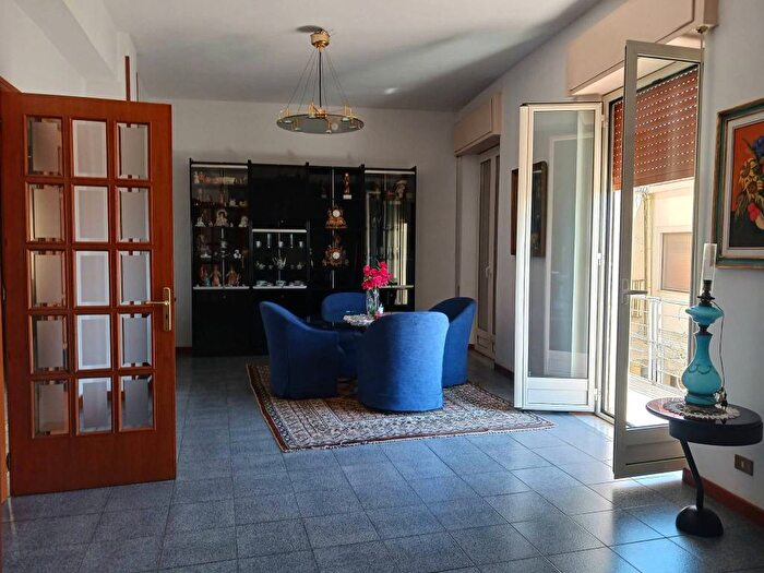 Appartamento quadrilocale in affitto in Vico Giuseppe Raffaelli, Centro Storico, Catanzaro