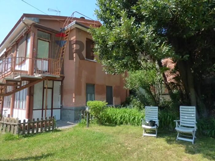 Appartamento bilocale in vendita in Via alla Rocca, Laveno Mombello