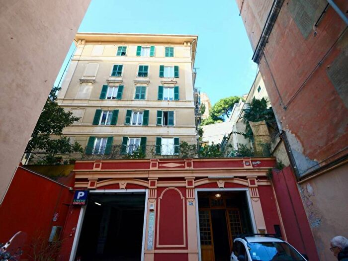 Appartamento con 6 locali in affitto in Via Caffaro, Castelletto, Genova