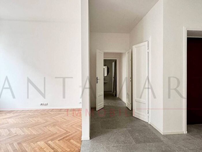 Appartamento trilocale in affitto in Piazza Santa Maria Beltrade, Duomo, Milano