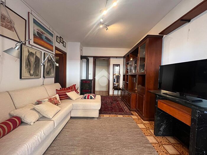 Appartamento trilocale in vendita in Viale dei Pini, Grado