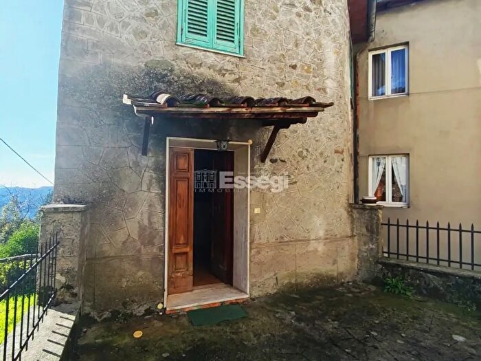 Casa quadrilocale in vendita in Località Grabbia, Pescaglia