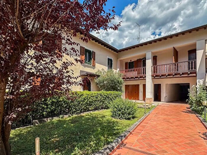 Appartamento trilocale in affitto in Via Valbottesa a, Brescia