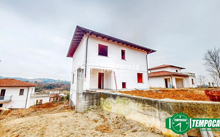 Casa con 6 locali in vendita in Via Bricco Roveda, Alessandria