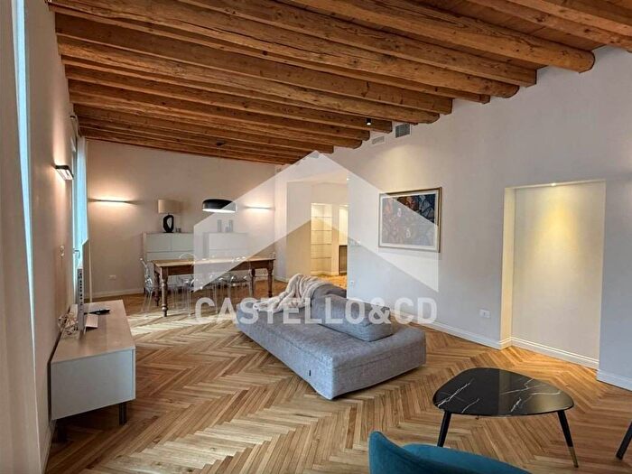 Appartamento quadrilocale in affitto in via porto vecchio, Centro Storico, Desenzano del Garda