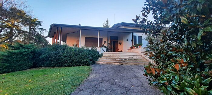 Casa con 8 locali in vendita in Treviso