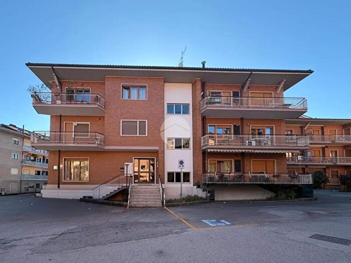 Appartamento trilocale in vendita in Via Monte Cagno, L'Aquila
