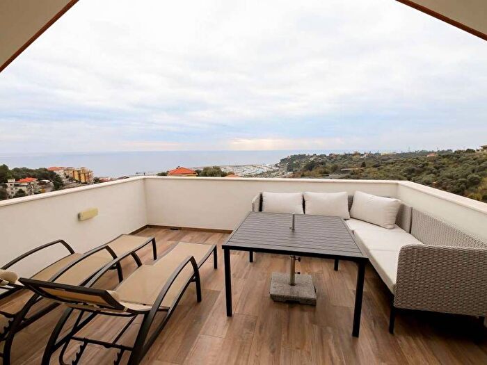 Appartamento con 5 locali in affitto in Castagnabuona, Varazze