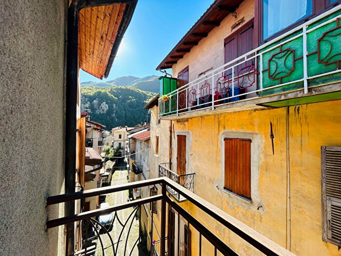 Appartamento trilocale in vendita in Via San Giovanni, Ormea