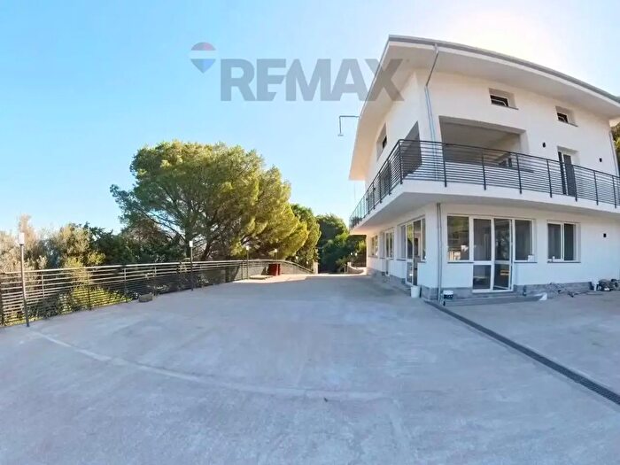 Casa con 6 locali in affitto in Via Torretta, Carini
