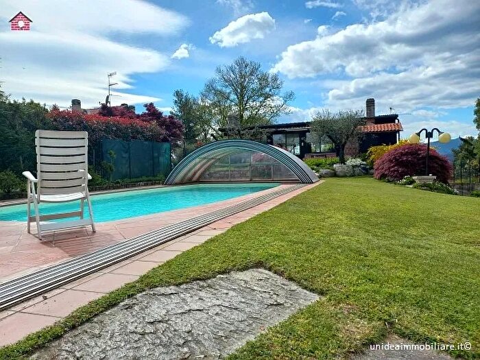 Casa in vendita in Taino Varese Lombardia Italia, Taino