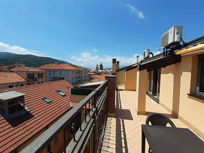 Appartamento bilocale in affitto in Via dei Mille, Centro, Albenga