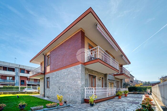 Casa con 12 locali in vendita in Via Giosuè Carducci, Collegno