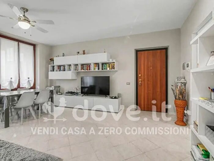 Appartamento trilocale in vendita in Via Armando Diaz, Tribiano