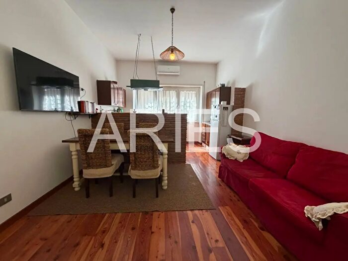 Appartamento trilocale in vendita in Via delle Baleniere, Roma