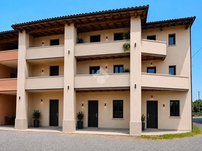 Appartamento bilocale in vendita in Via Brembate, Canonica DAdda