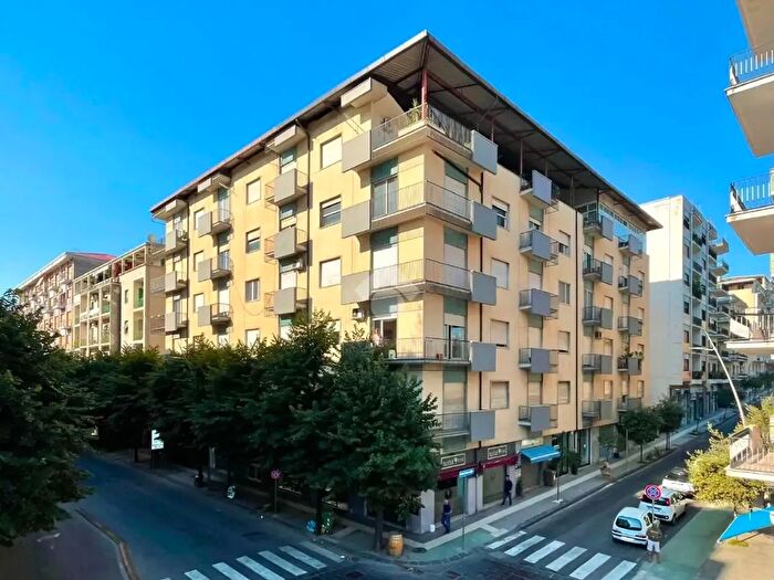 Appartamento con 5 locali in vendita in Viale degli Alimena, Cosenza