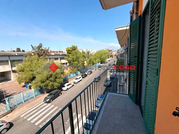 Appartamento trilocale in affitto in Viale delle Medaglie d'Oro, Catania