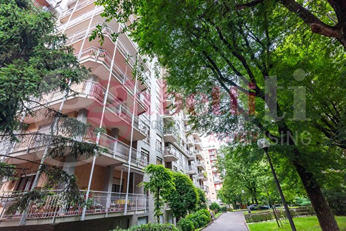 Appartamento con 5 locali in vendita in Viale Faenza, Milano