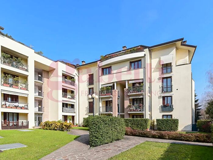 Appartamento quadrilocale in vendita in Via De Gasperi c, Mariano Comense