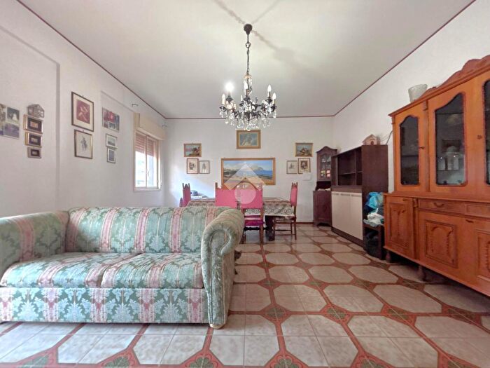 Appartamento quadrilocale in vendita in Via Giulio Verne, Palermo