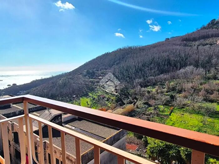 Appartamento con 5 locali in vendita in Via Vallone Cinque, Vietri Sul Mare