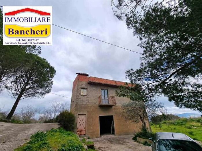 Casa trilocale in vendita in Contrada Vassallaggi, San Cataldo