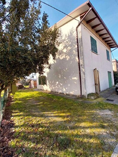 Casa con 7 locali in vendita in Via Valle Umana, Argenta