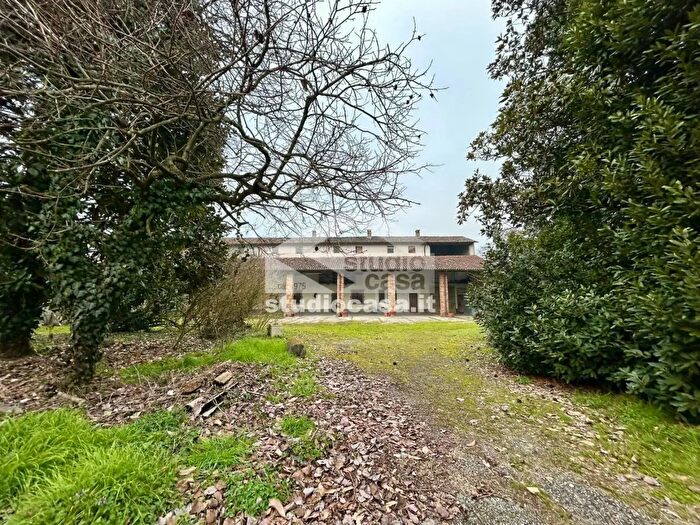 Casa con 15 locali in vendita in Via Bergamo, Crema