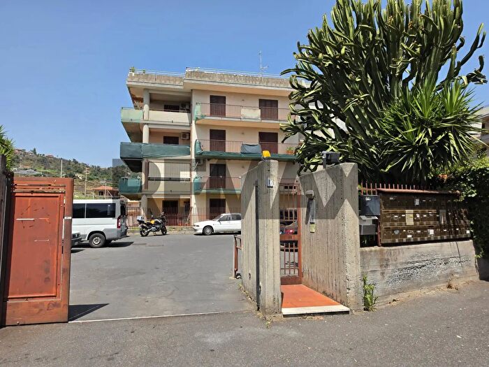 Appartamento quadrilocale in vendita in Nizzeti, Aci Catena