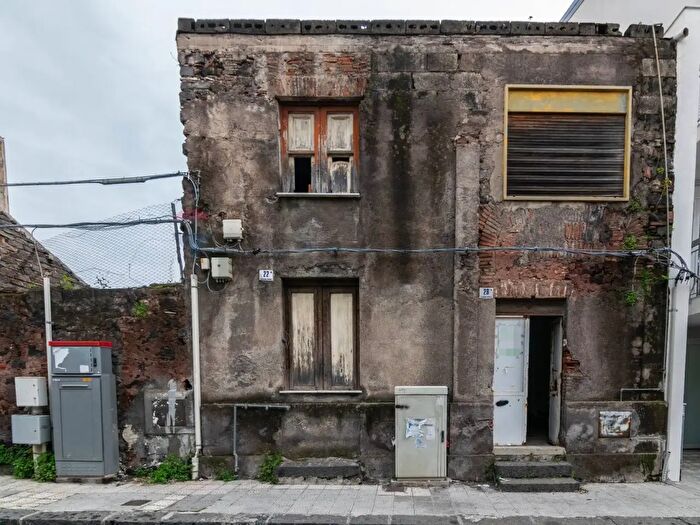 Casa con 8 locali in vendita in Via Giovanna Condorelli, Catania
