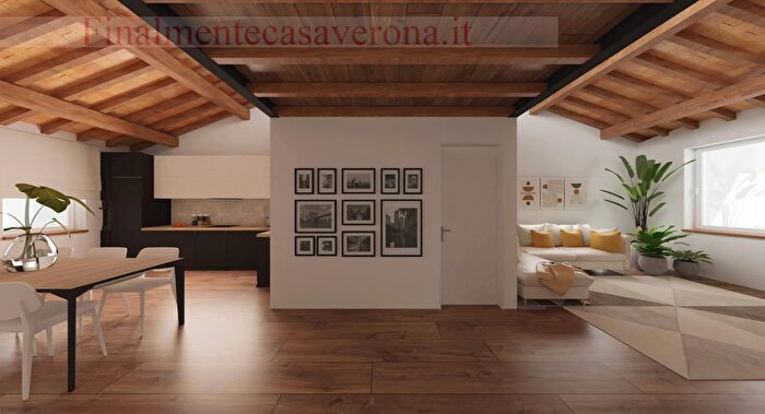 Casa con 5 locali in vendita in Via Fenilon, Verona