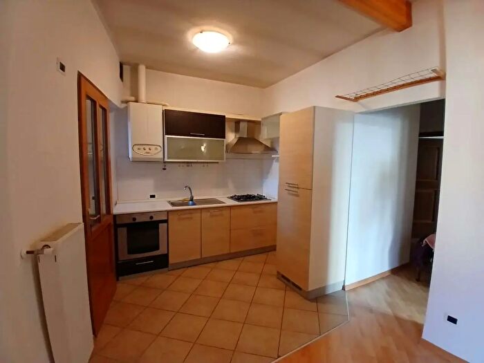 Appartamento trilocale in affitto in Cimone