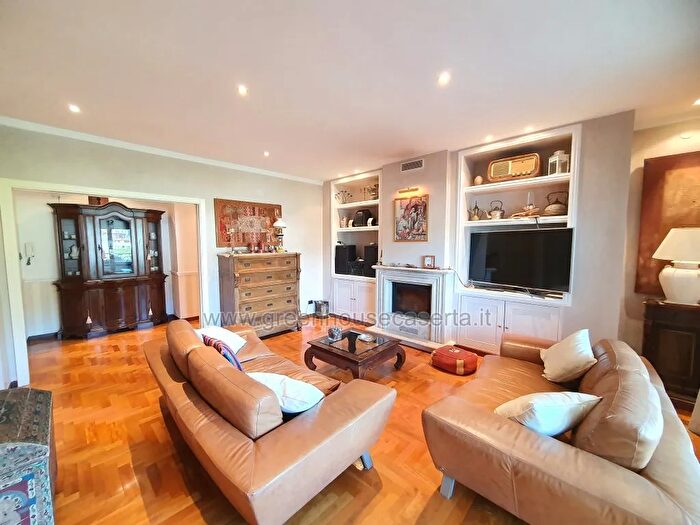 Appartamento con 5 locali in vendita in Via Ignazio Gionti, Caserta