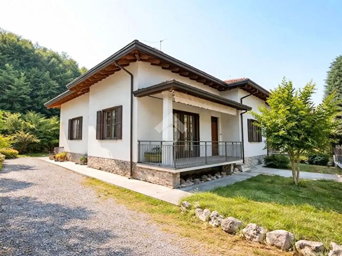 Casa trilocale in vendita in Via Matteotti, Mariano Comense