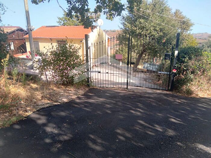 Casa con 10 locali in vendita in Guardialfiera