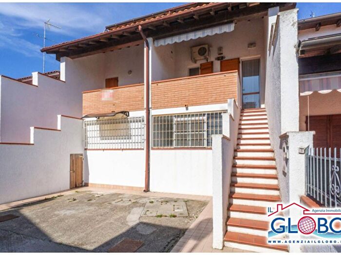 Casa trilocale in affitto in Viale Bolivia, Lido delle Nazioni, Comacchio