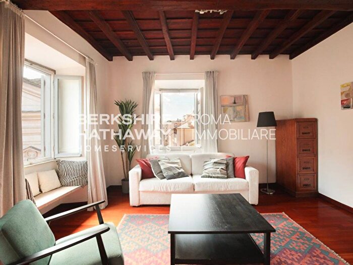 Appartamento quadrilocale in affitto in Piazza di San Paolo alla Regola, Campo de Fiori, Roma