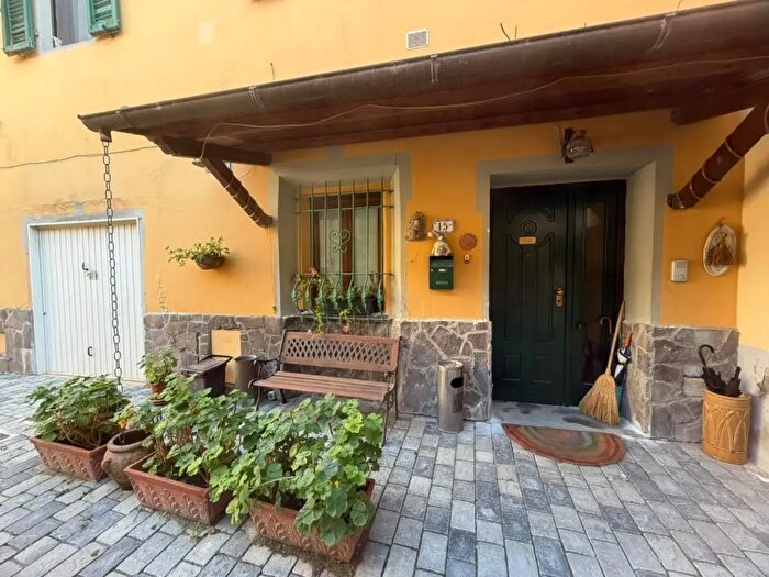 Casa con 8 locali in vendita in Capannoli