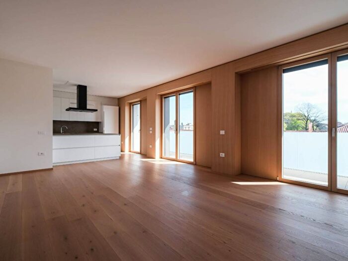 Appartamento con 5 locali in affitto in Piazzale Giuseppe Giusti, Centro Storico, Vicenza